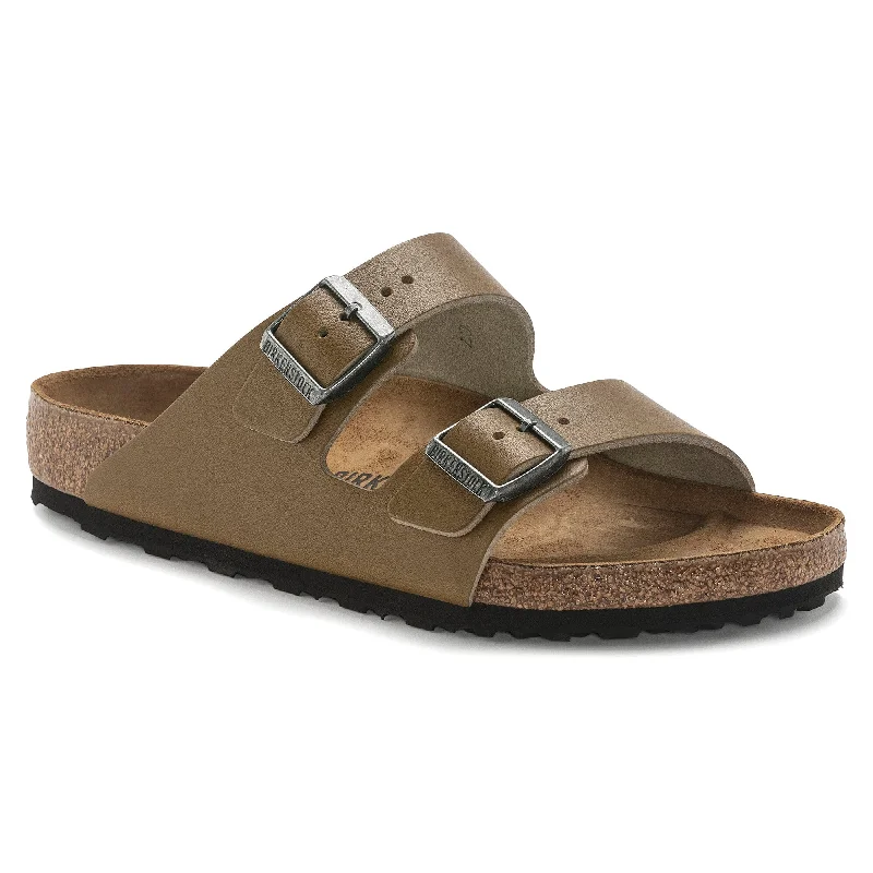 Men's sandals with a decorative buckle or charmBIRKENSTOCK ARIZONA NATURAL LEATHER