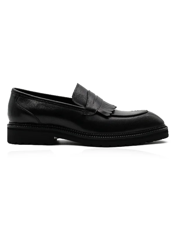 Suede men's loafers for a soft and luxurious feelBLACK LEATHER PENNY LOAFERS WITH FRINGE