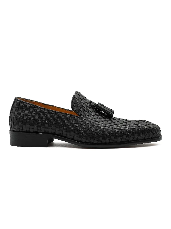 Men's loafers with a stretchy side panel for a better fitBLACK WOVEN LEATHER TASSEL LOAFERS