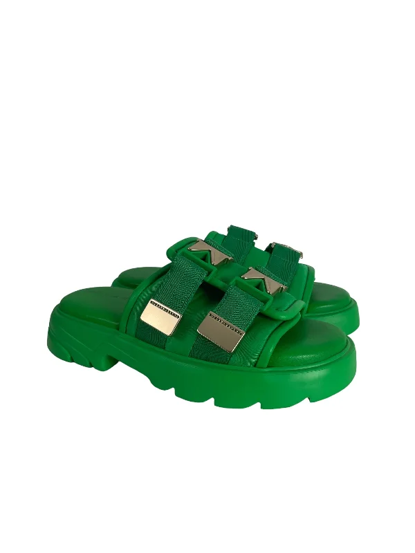 Waterproof men's sandals for water activitiesBottega Veneta