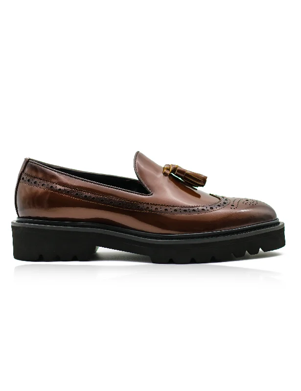 Men's loafers with a memory foam insoleBROWN GLOSS POLISHED LEATHER TASSEL LOAFERS