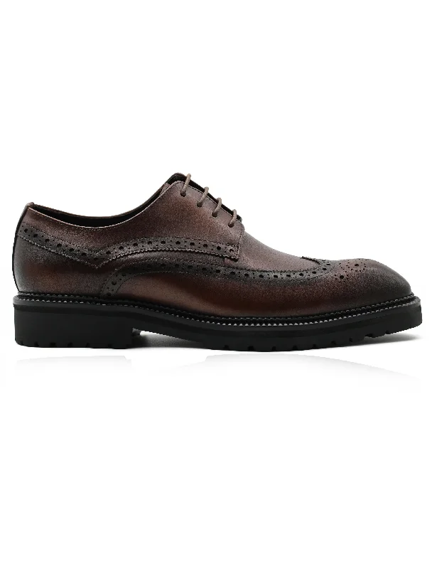 Men's loafers with a flexible sole for easy movementBROWN LEATHER DERBY LACE-UP SEMI BROGUE SHOES