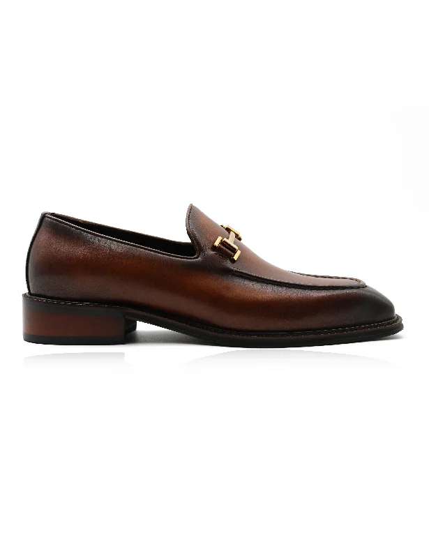 Men's loafers with a rubber sole for durabilityBROWN POLISHED LEATHER SNAFFLE BIT DRESS LOAFERS