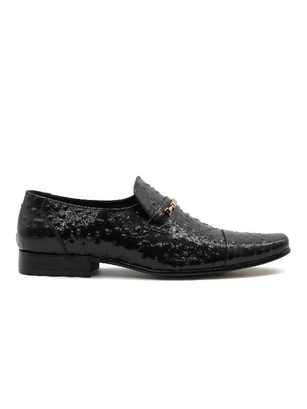 Men's loafers with a decorative buckleGOLD BUCKLE BLACK SHINY LEATHER LOAFERS