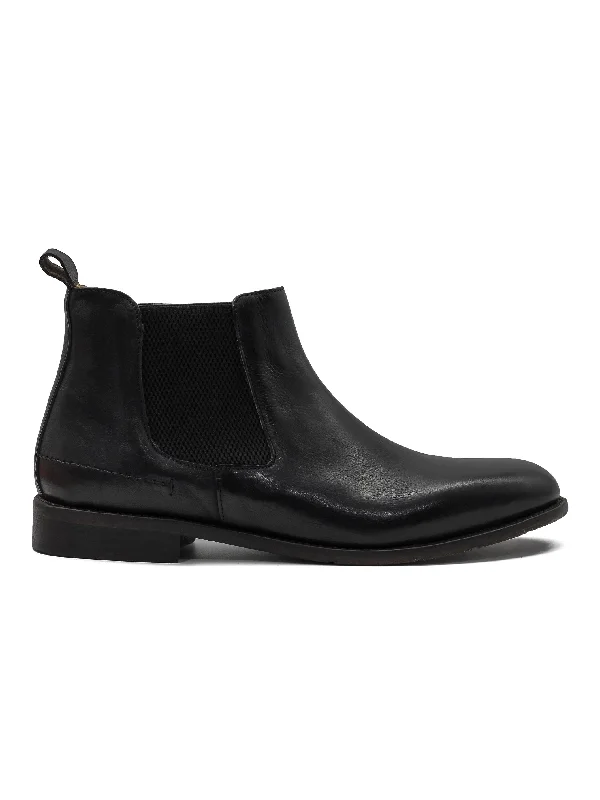 Men's loafers with a leather lacing systemPOLISHED BLACK ITALIAN LEATHER CHELSEA BOOTS