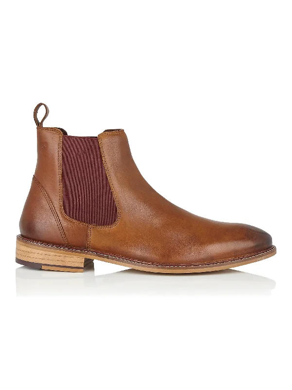 Men's loafers with a rubber sole for durabilityLEATHER CHELSEA BOOTS IN CHESTNUT