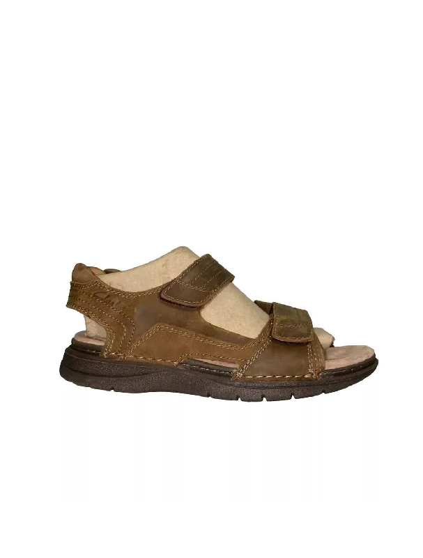 Men's sandals with a stretchy strap for a better fitMen's Nature Trek Sandals In Tan