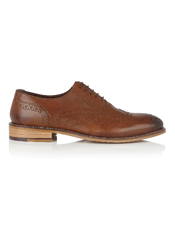 Men's loafers with a moc - toe designOXFORD BROGUES IN CHESTNUT