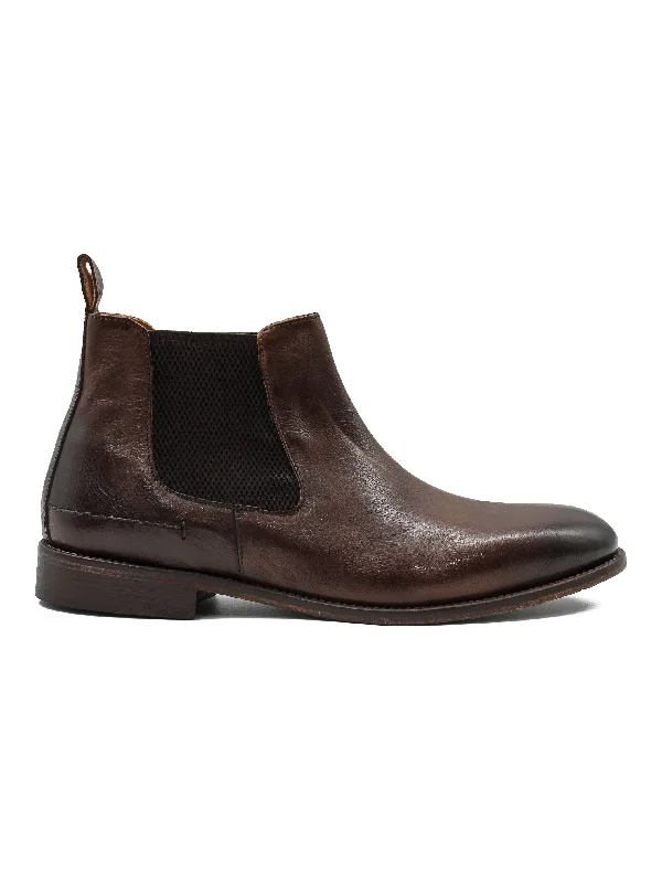 Men's loafers with a flexible sole for easy movementPOLISHED BROWN ITALIAN LEATHER CHELSEA BOOTS