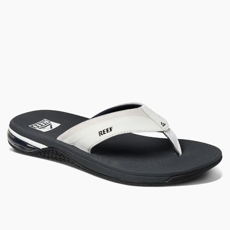 Men's sandals with a flexible sole for easy movementReef Anchor