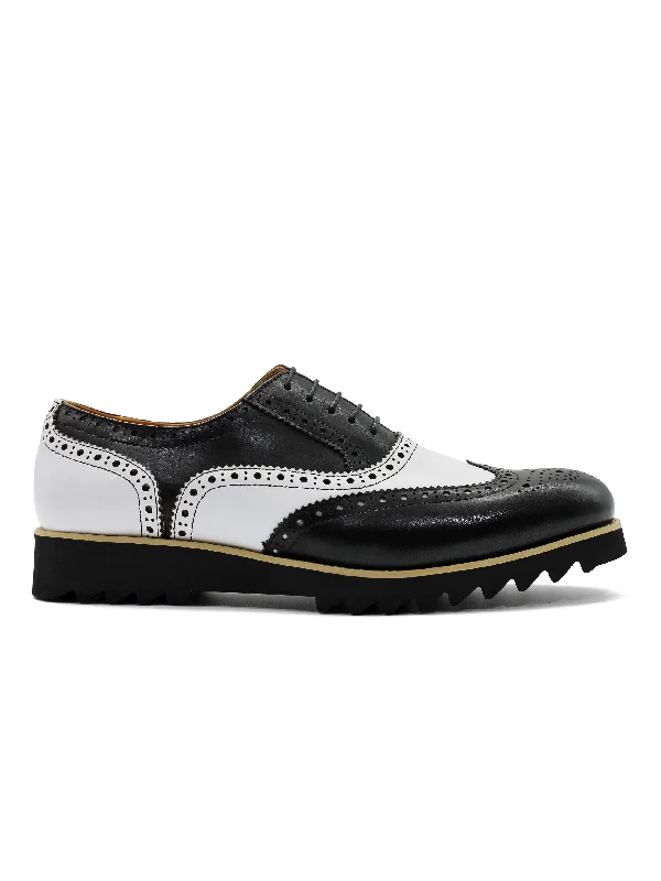 Men's loafers with a leather lacing systemRETRO LEATHER BROGUES IN BLACK & WHITE