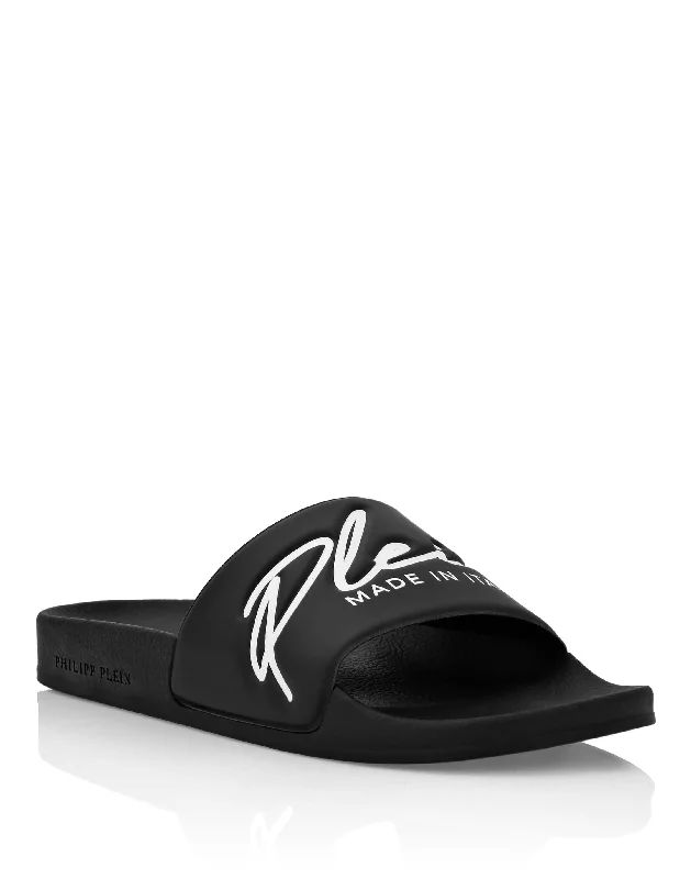 Men's sandals with a stretchy strap for a better fitSlides