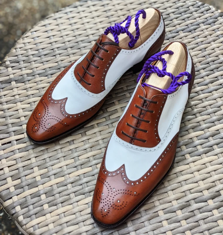 Men's Oxford shoes with a decorative inlay on the toeAscot Gatsby - Tan Hatch Grain & White Calf