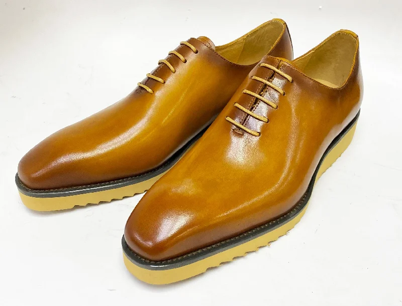 Men's Oxfords with a cap - toe design and a rubber heelBurnished Calfskin Lace-Up Shoe Cognac