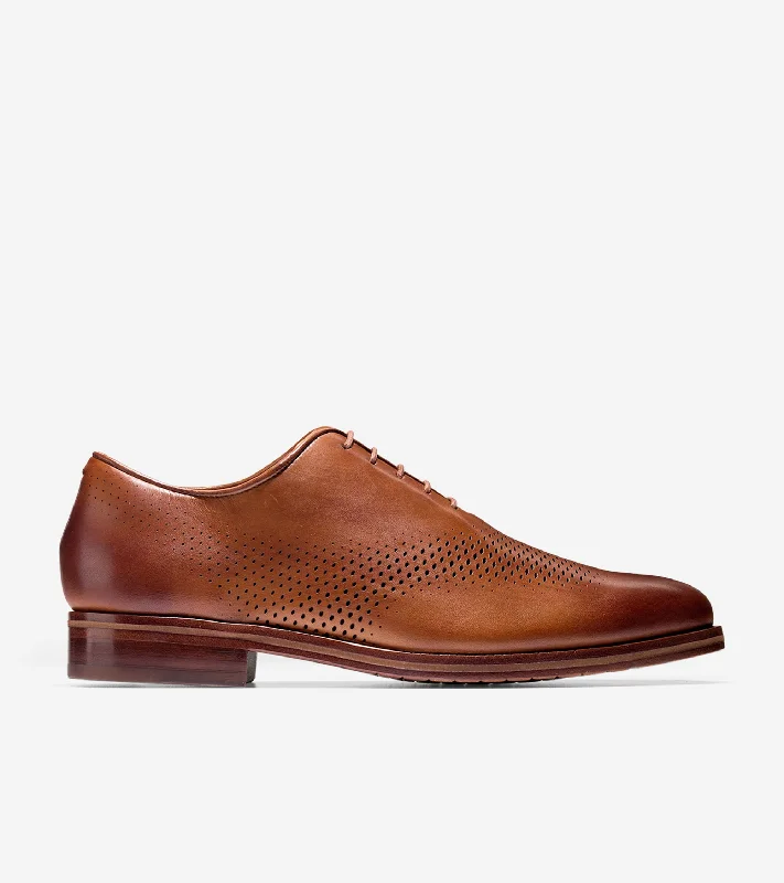 Men's Oxford shoes with a smooth leather upper and a leather soleMen's Washington Grand Laser Wingtip Oxfords