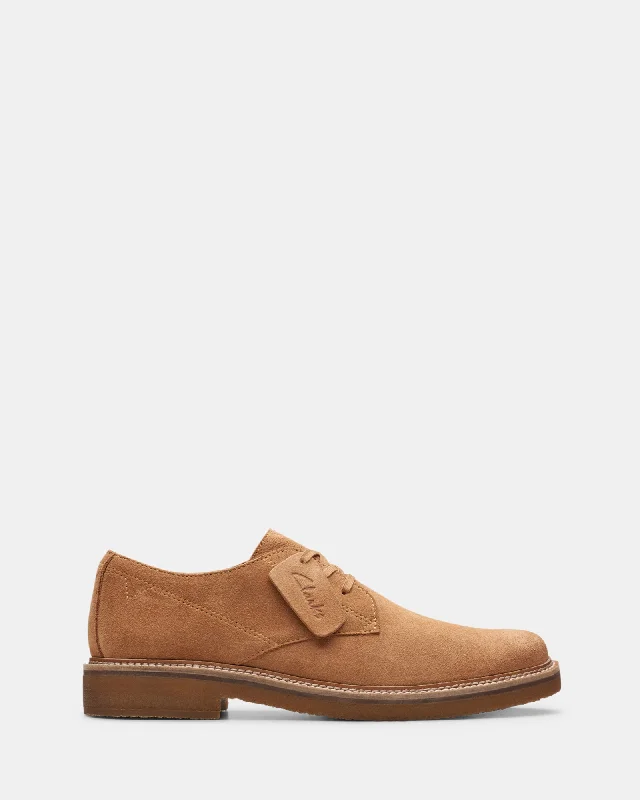 Men's leather loafers with a penny slotClarkdale Derby Light Tan Suede