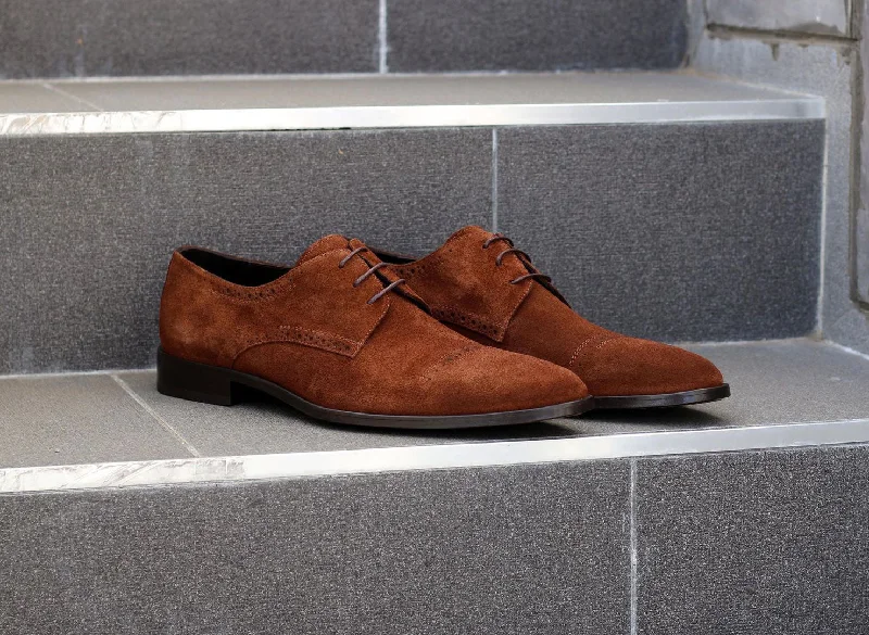 Men's Oxfords with a low - heeled design and a square toeCorrente Suede Lace-Up Oxford Brown