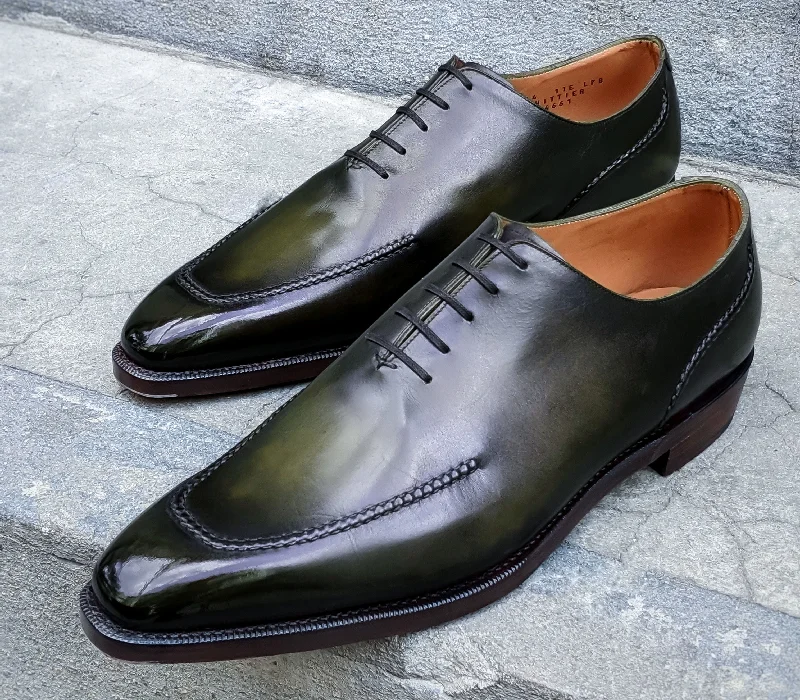 Men's Oxford shoes with a wingtip design and leather solePatina Ivy Leaf - MTO - Whittier