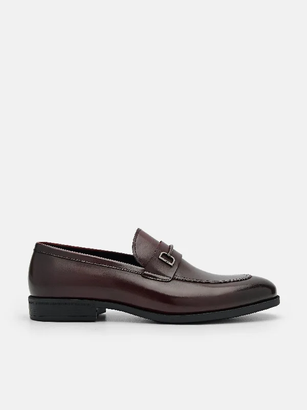 Men's loafers with a decorative buckleAltitude Lightweight Casey Leather Loafers