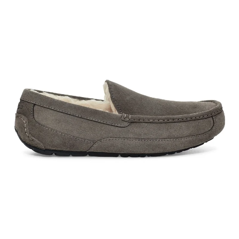 Leather men's slippers with a mule styleUGG Men's Ascot Grey Suede