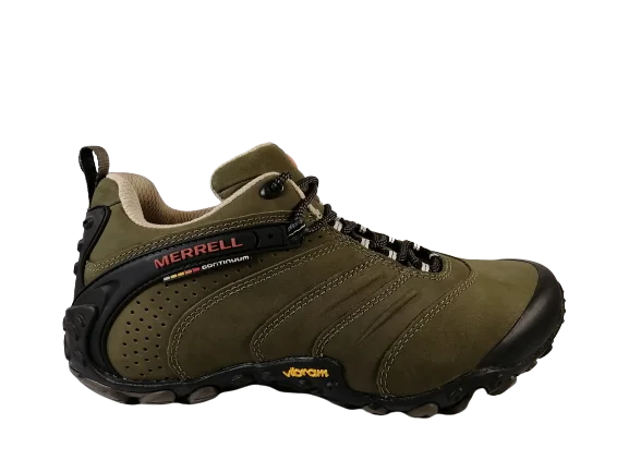 Insulated men's hiking boots for cold - weather hikingMerrell Chameleon 2 Leather