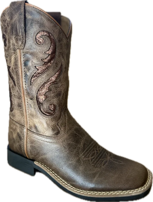 Men's western boots with a decorative concho belt and buckle19754