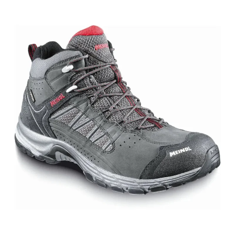 Men's hiking boots with a toe cap for protectionJourney Mid GTX