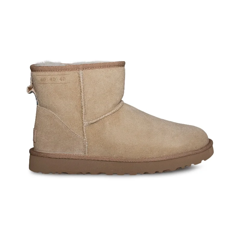 Men's shock - absorbing winter boots for daily commutingUGG Classic Mini 40:40:40 Sand Boots - Men's