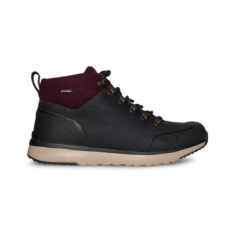 Men's low - top winter boots with a sleek silhouetteUGG Olivert Navy Boots - Men's